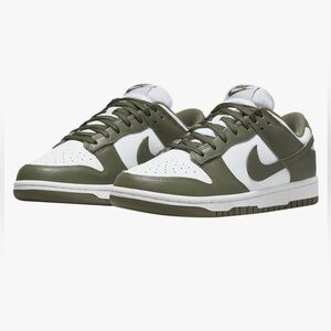 Women’s Nike Dunk Low size 9